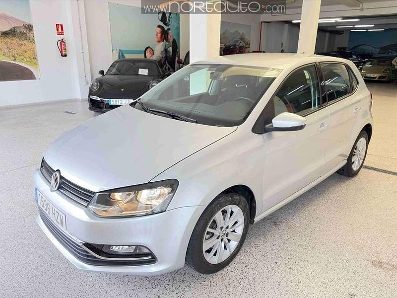 Usado VW Polo Advance 90 CV (66 kW) 2014 Gris Utilitario