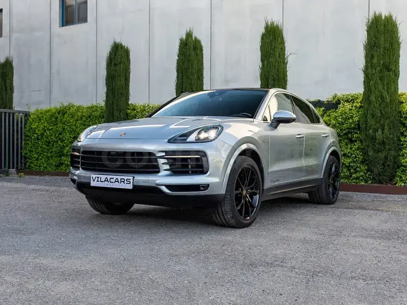 Usado Porsche Cayenne 462 CV (339 kW) 2021 Gris / plata SUV