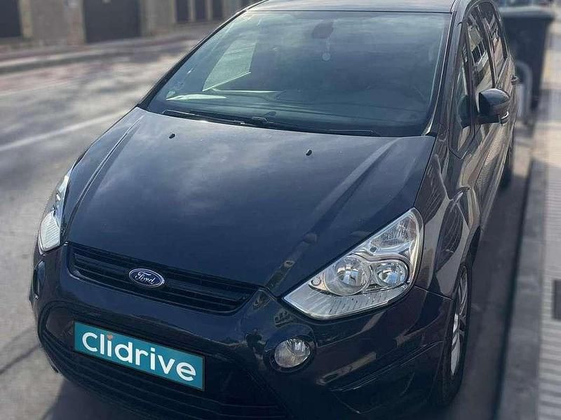 Begagnad Ford S-MAX Trend 140 HK (102 kW) 2014 Grå Minibuss