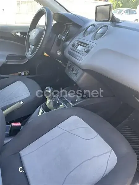 Usado Seat Ibiza I-Tech 85 CV (62 kW) 2014 Gris / plata Berlina