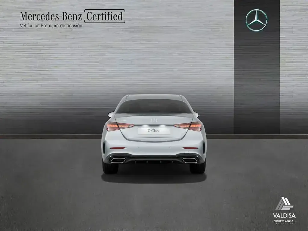 Używany Mercedes C200 204 KM (150 kW) 2022 Srebrny Sedan/Limuzyna