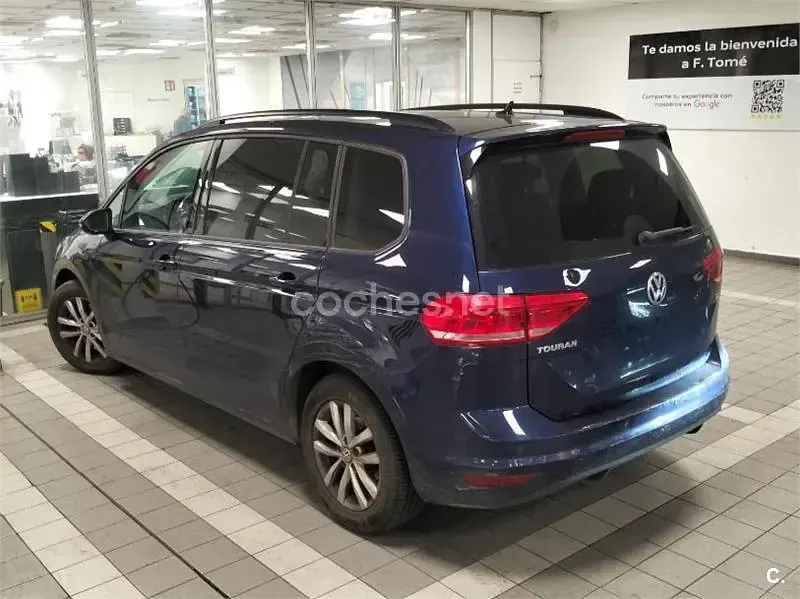 Usado VW Touran Advance 115 CV (84 kW) 2017 Azul Monovolumen