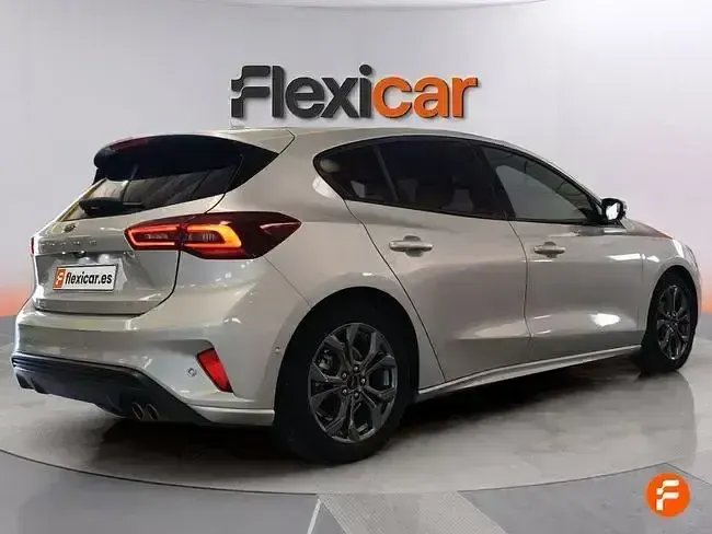 Usado Ford Focus ST-Line 155 CV (114 kW) 2024 Gris Berlina