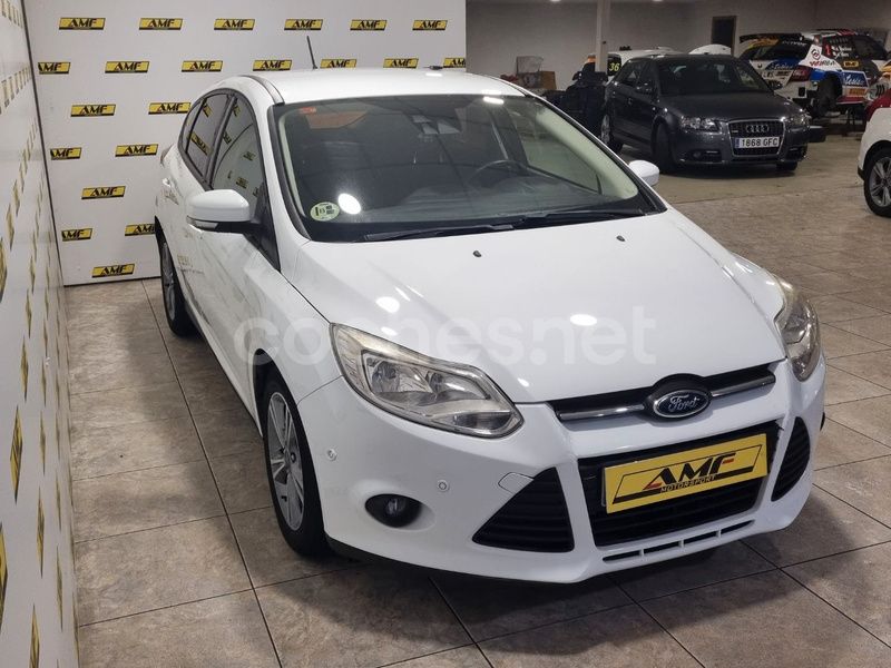 Usado Ford Focus Trend 115 CV (84 kW) 2014 Blanco Berlina