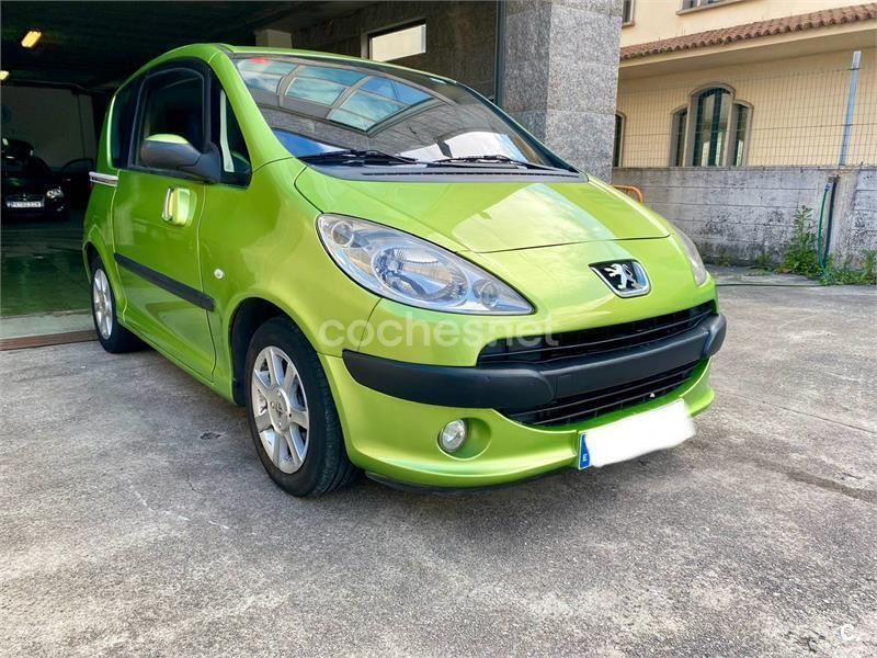 Usado Peugeot 1007 70 CV (51 kW) 2005 Verde Monovolumen