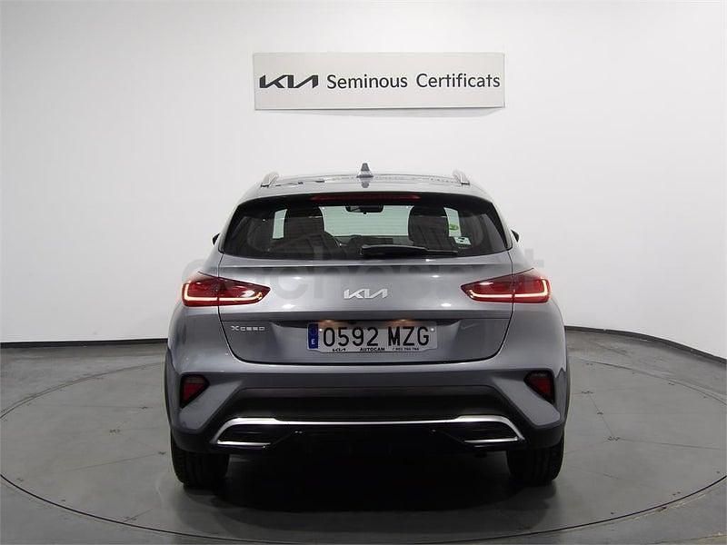 Usado Kia XCeed 100 CV (73 kW) 2025 Gris / plata SUV