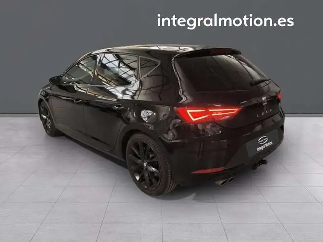 Usado Seat Leon ST FR 150 CV (110 kW) 2020 Negro Familiar