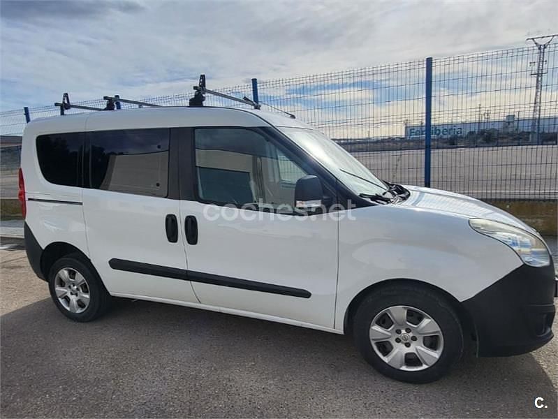 Usado Opel Combo Expression 90 CV (66 kW) 2014 Blanco Monovolumen