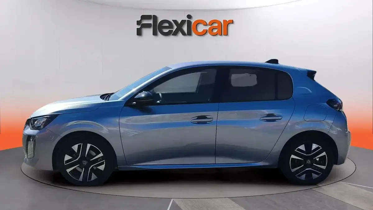 Usado Peugeot 208 Allure 101 CV (74 kW) 2025 Gris Utilitario