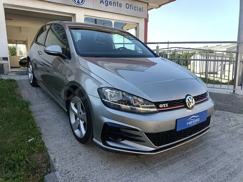 Usado VW Golf VII GTI 230 CV (169 kW) 2018 Gris / plata Berlina