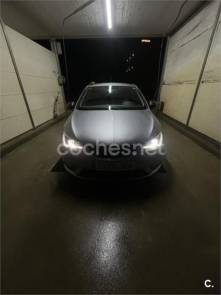 Usado Seat Ibiza SC CONNECT 90 CV (66 kW) 2015 Gris / plata Utilitario