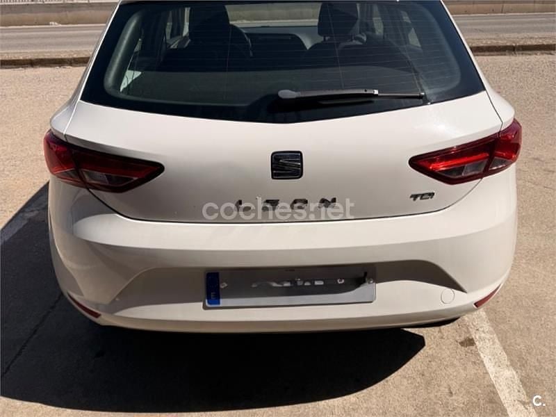 Usado Seat Leon Reference 110 CV (80 kW) 2015 Blanco Berlina