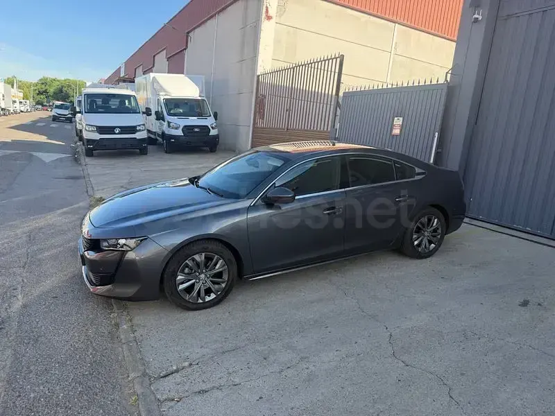 Usado Peugeot 508 Active 130 CV (95 kW) 2021 Gris / plata Berlina
