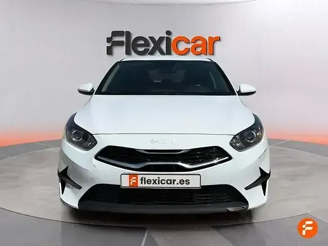 Usado Kia Ceed 136 CV (100 kW) 2023 Blanco Utilitario