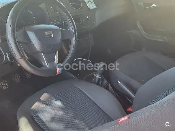 Usado Seat Ibiza SC Reference 70 CV (51 kW) 2015 Rojo Utilitario