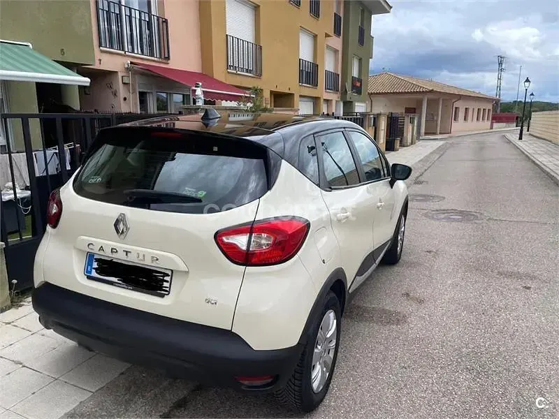 Usado Renault Captur Zen 90 CV (66 kW) 2013 Blanco SUV