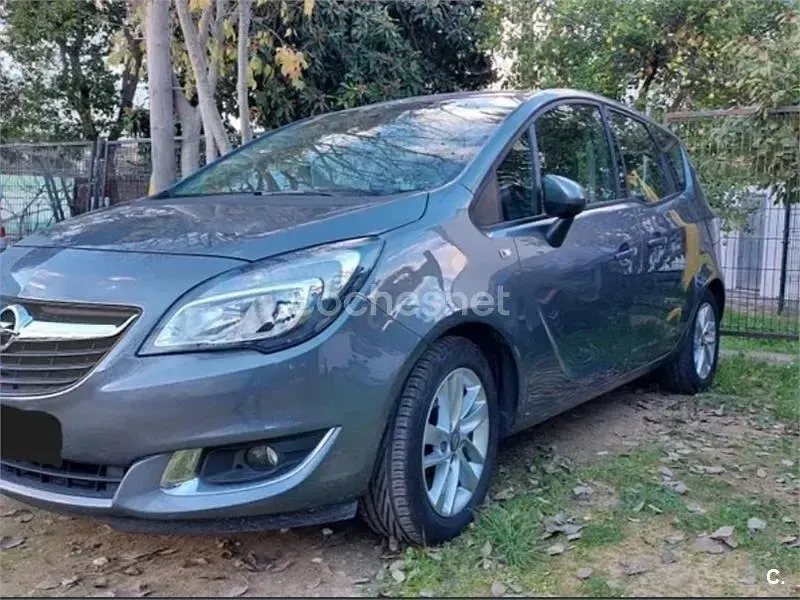 Usado Opel Meriva Selective 110 CV (80 kW) 2017 Gris / plata Monovolumen