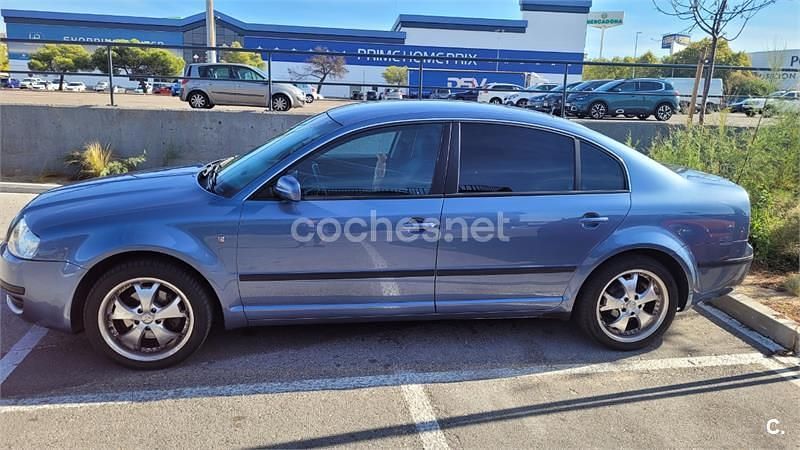 Usado Skoda Superb Classic 130 CV (95 kW) 2003 Azul Berlina