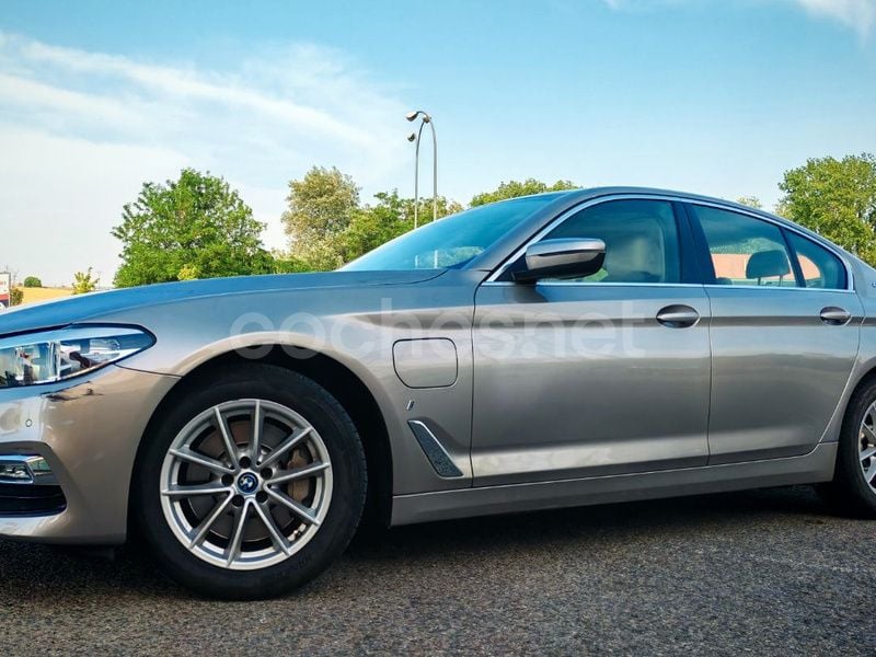 Gris / plata Usado 2018 BMW 530e iPerformance Berlina | 26.999 € (Precio justo) - Imagen 1/4