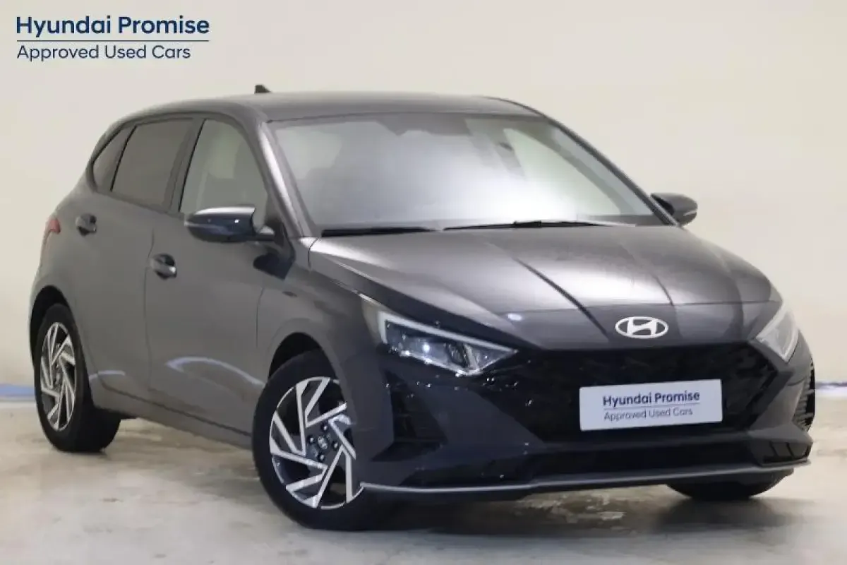 Usado Hyundai i20 100 CV (73 kW) 2025 Gris/plata Utilitario