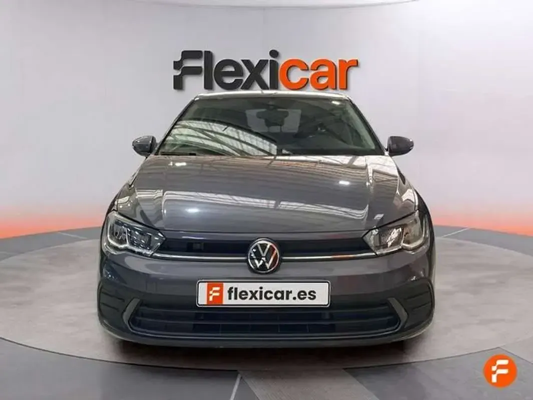 Usado VW Polo 95 CV (69 kW) 2023 Gris Utilitario