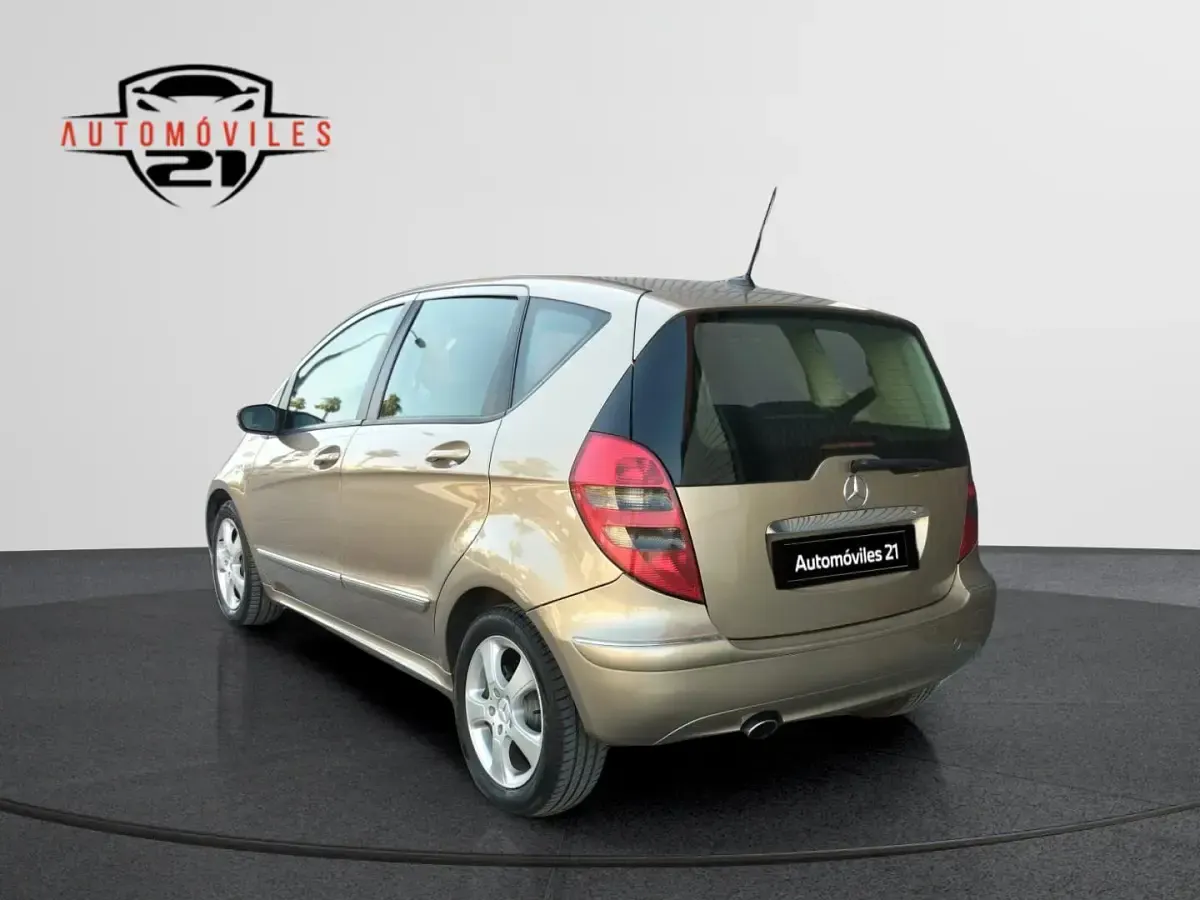 Usado Mercedes A180 Avantgarde 109 CV (80 kW) 2007 Beige Monovolumen