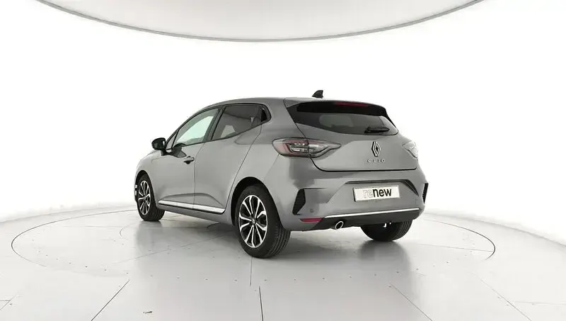 Usado Renault Clio V Techno 100 CV (73 kW) 2025 Gris Berlina