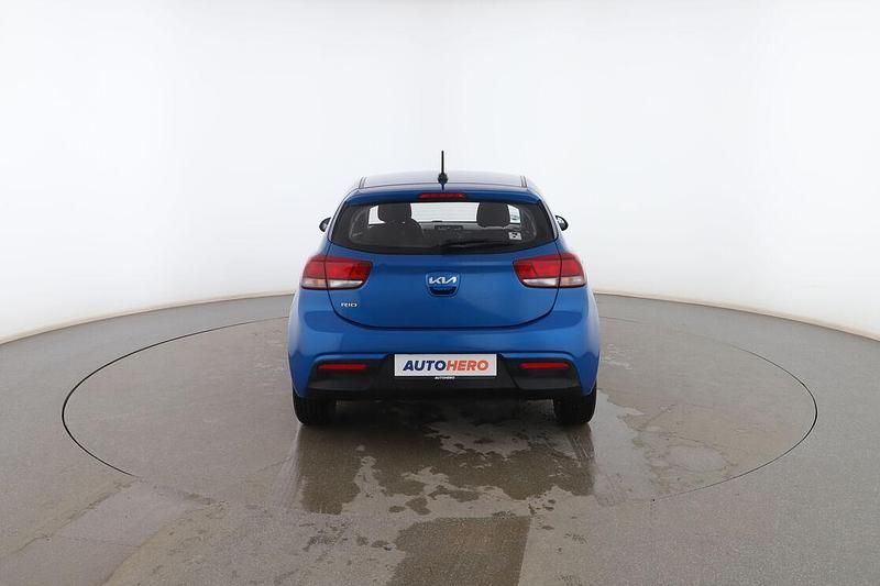 Usado Kia Rio 84 CV (61 kW) 2022 Azul Utilitario