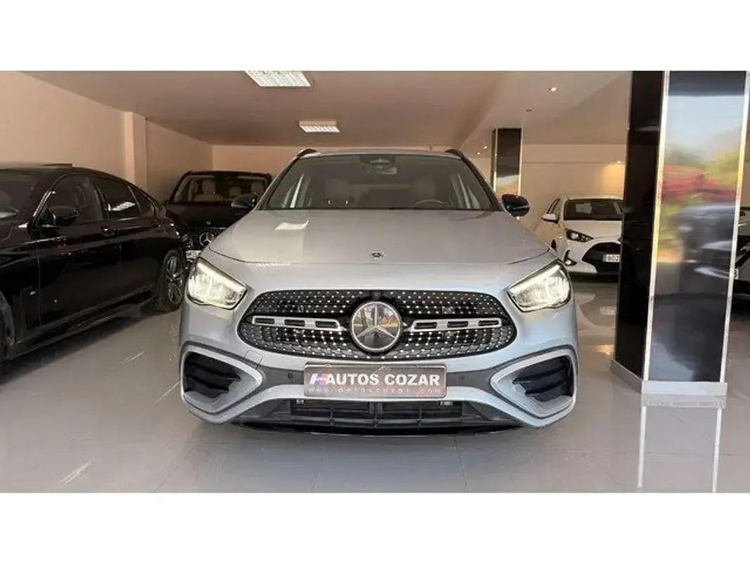 Usado Mercedes GLA200 150 CV (110 kW) 2024 Gris SUV