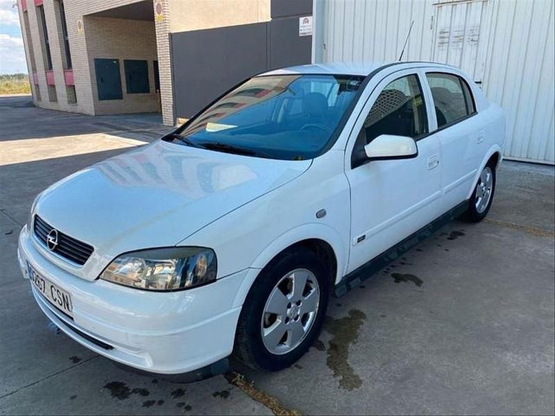 Blanco Usado 2004 Opel Astra Enjoy Berlina | 3990 € (Precio justo) - Imagen 1/3
