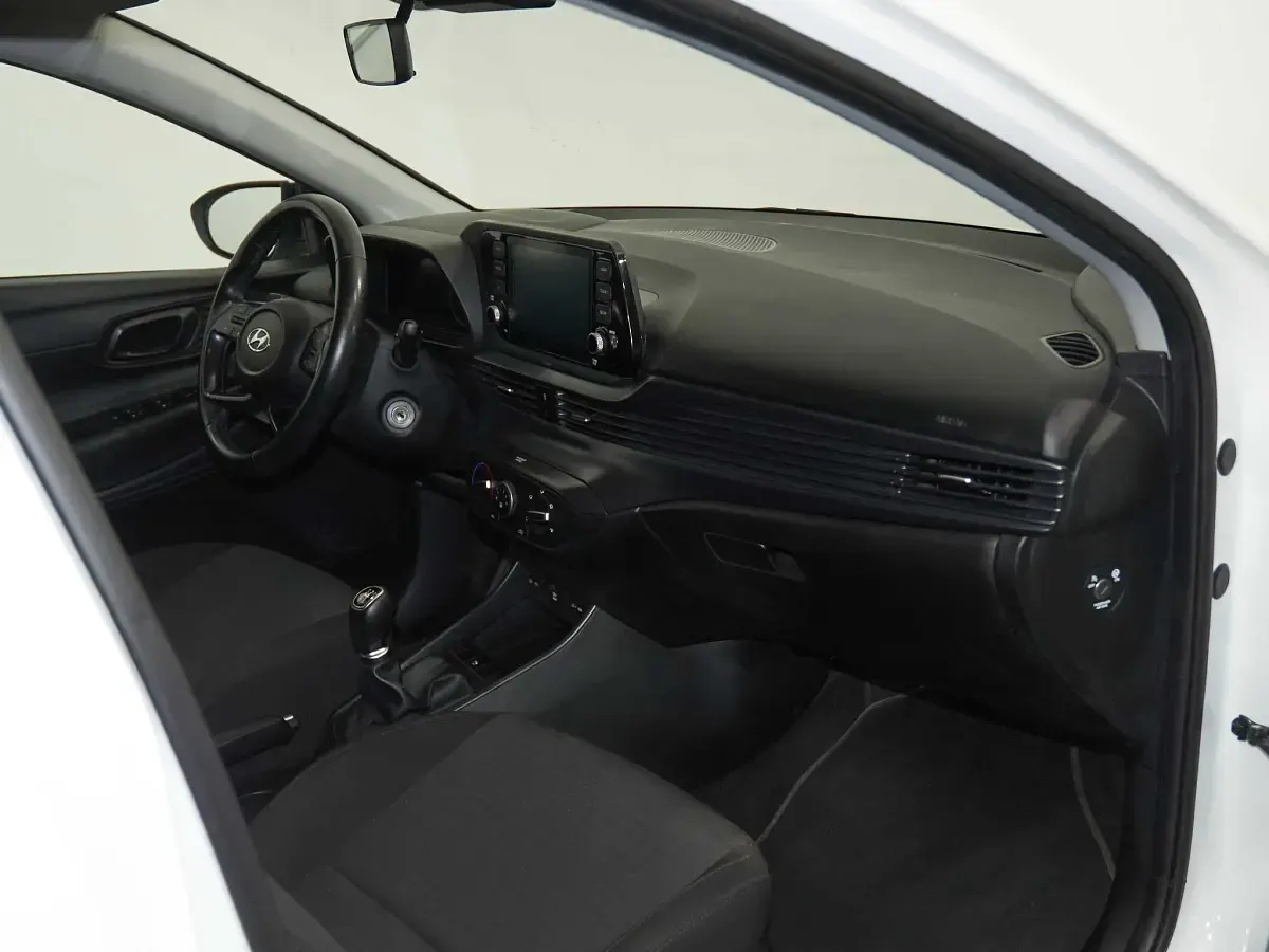 Usado Hyundai i20 84 CV (61 kW) 2022 Blanco Utilitario