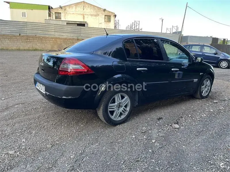 Usado Renault Mégane Dynamique 120 CV (88 kW) 2006 Negro Berlina