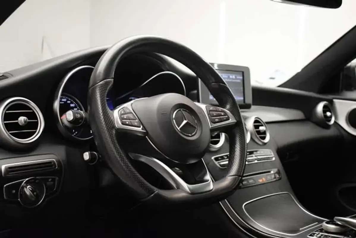 Usado Mercedes C220 AMG line 170 CV (125 kW) 2017 Blanco Coupe