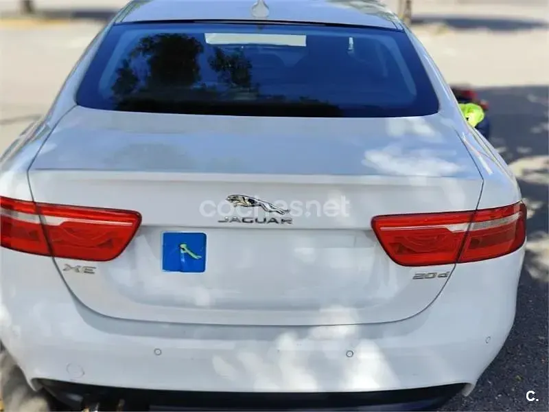 Usado Jaguar XE Pure 180 CV (132 kW) 2018 Blanco Berlina