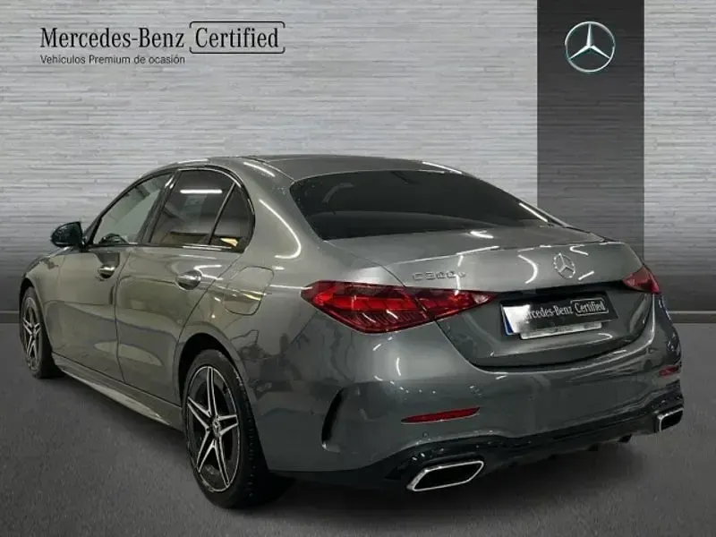Usado Mercedes C300e 313 CV (230 kW) 2023 Gris / plata Berlina