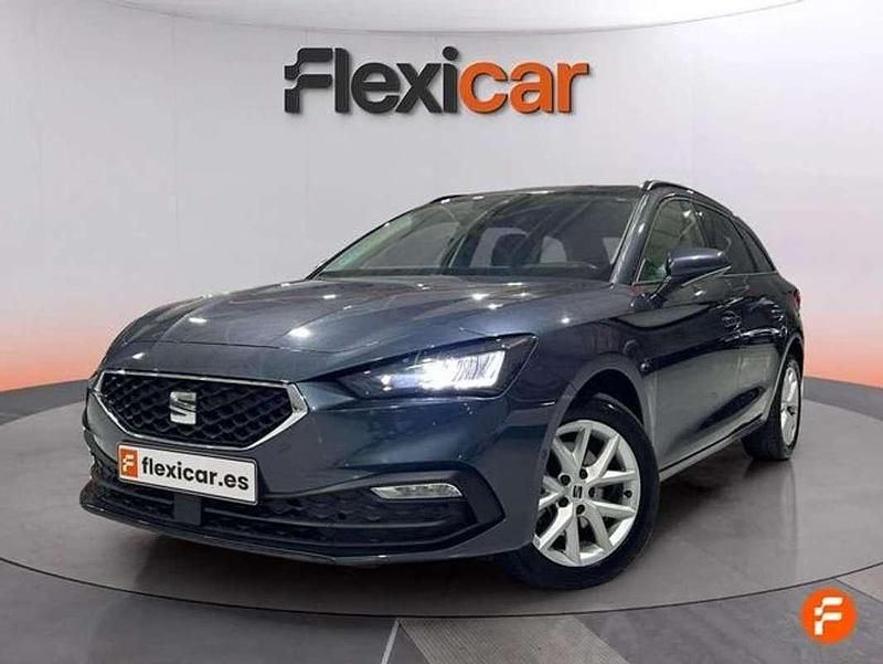 Usado Seat Leon Style 110 CV (80 kW) 2023 Gris Utilitario