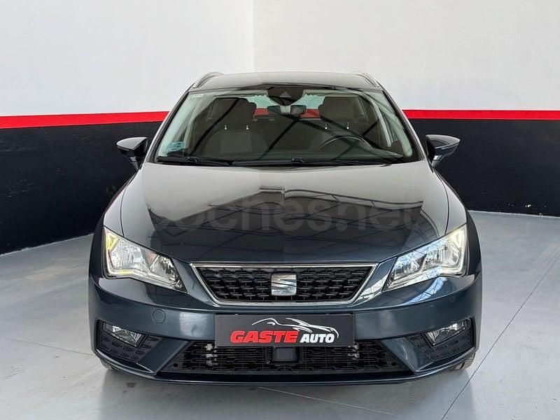 Usado Seat Leon Style 115 CV (84 kW) 2020 Gris / plata Familiar