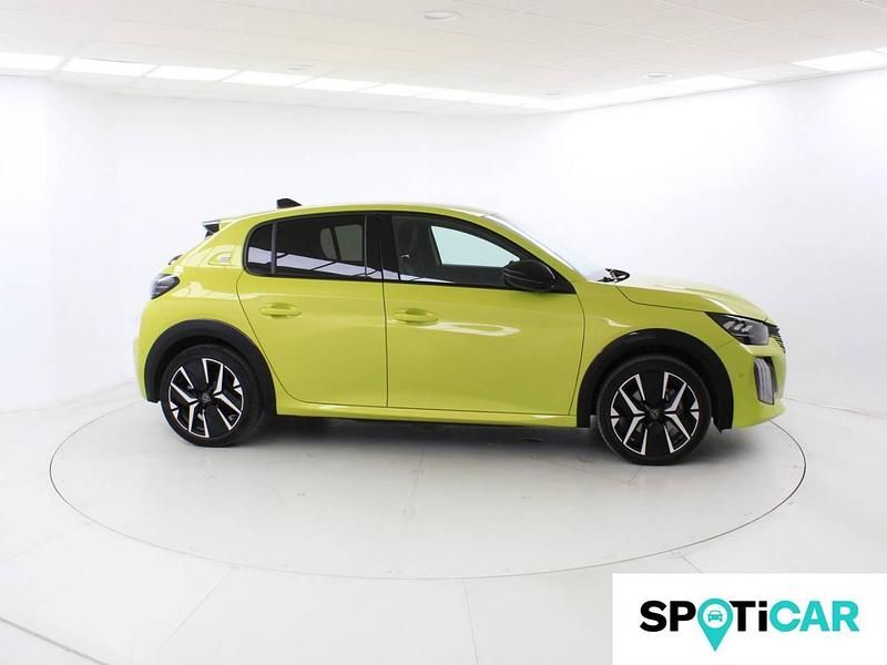 Usado Peugeot e-208 GT 114 kW (156 CV) 2024 Dorado Utilitario