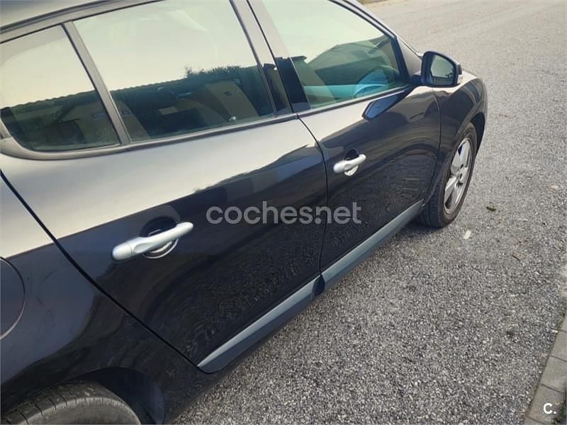 Usado Renault Mégane Dynamique 105 CV (77 kW) 2009 Negro Berlina