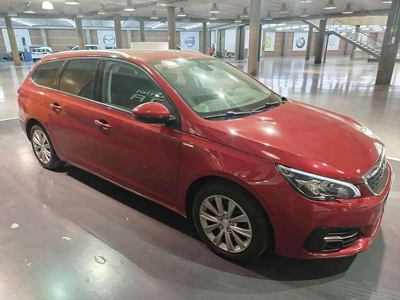 Usado Peugeot 308 SW Style 99 CV (72 kW) 2018 Rojo Familiar