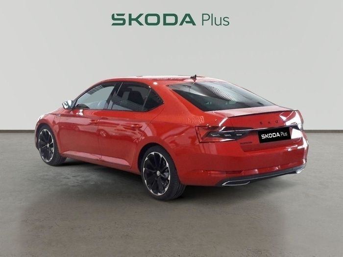 Rojo Usado 2023 Skoda Superb Selection Familiar | 36.490 € (Precio justo) - Imagen 1/4