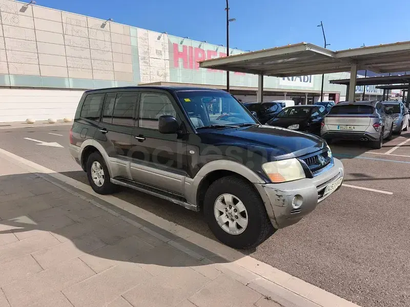 Usado Mitsubishi Montero 160 CV (117 kW) 2003 Negro SUV