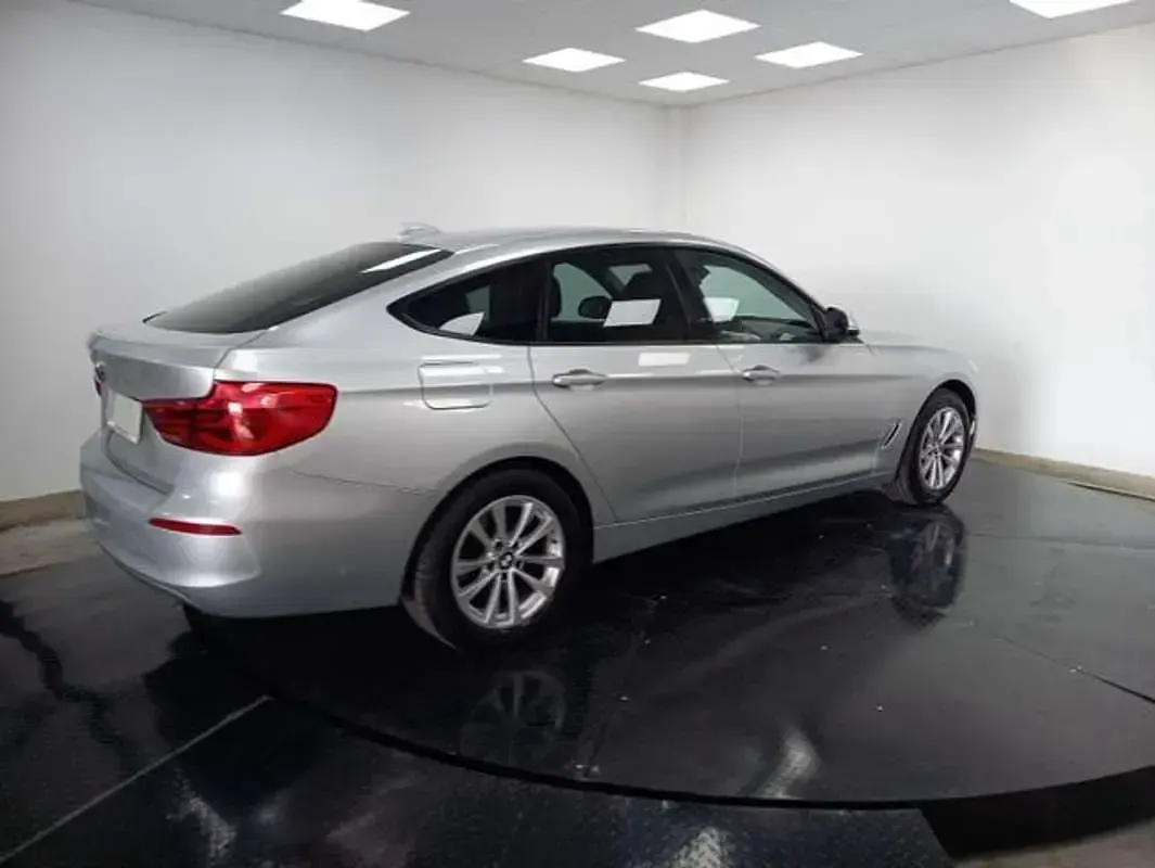 Usado BMW 318 150 CV (110 kW) 2017 Gris Berlina