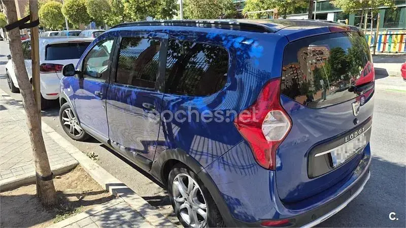 Usado Dacia Lodgy 107 CV (78 kW) 2021 Azul Monovolumen