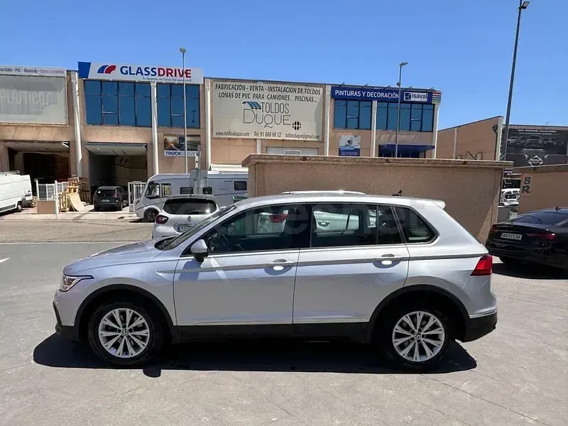Usado VW Tiguan Life 150 CV (110 kW) 2022 Gris / plata SUV