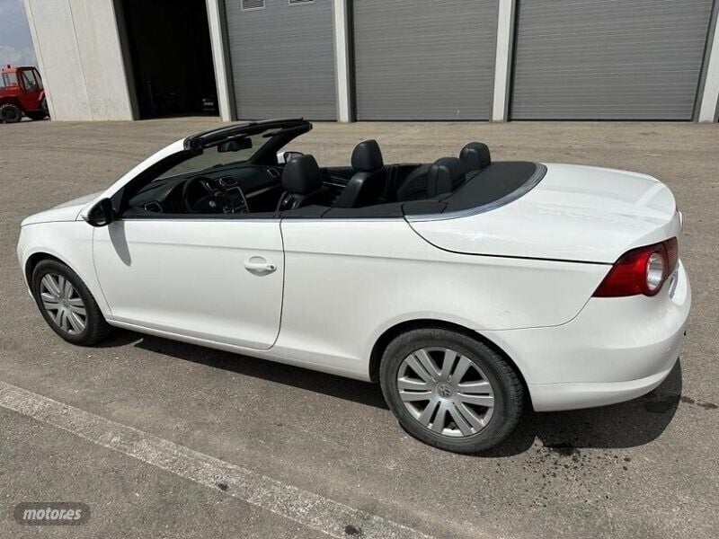 Usado VW Eos 140 CV (102 kW) 2008 Blanco Descapotable