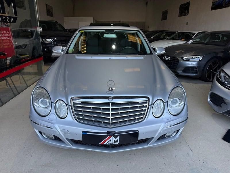 Usado Mercedes E220 Elegance 170 CV (125 kW) 2008 Gris / plata Berlina