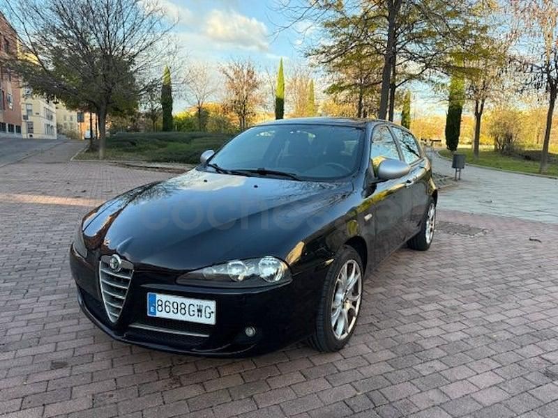 Usado Alfa Romeo 147 Distinctive 105 CV (77 kW) 2010 Negro Utilitario