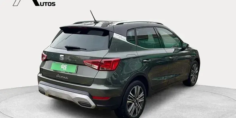 Usado Seat Arona Xperience 110 CV (80 kW) 2023 Gris SUV