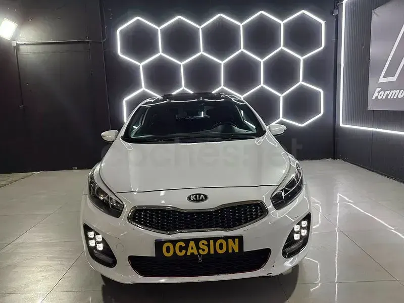 Usado Kia ProCeed GT-Line 136 CV (100 kW) 2018 Blanco Berlina